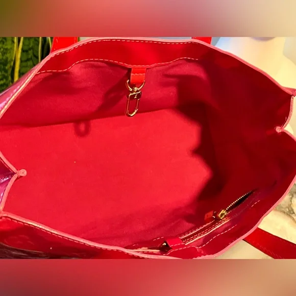 Louis Vuitton Hot Pink Vernis Wilshire PM Bag with authentic LV dust-bag - Picture 6 of 16